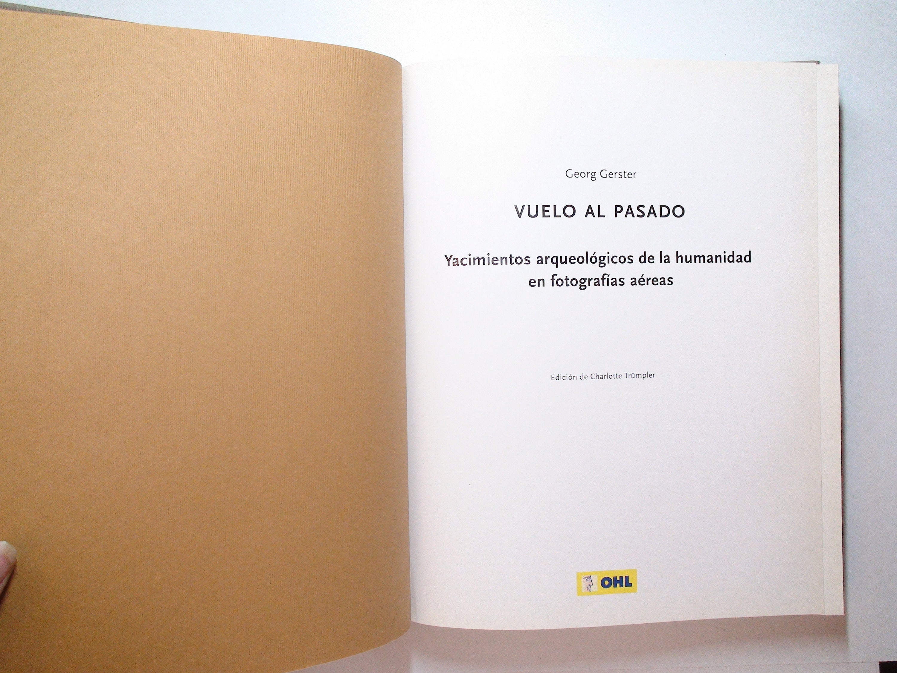 Vuelo al Pasado (Flight to the Past), Spanish Language, Archaeology Book