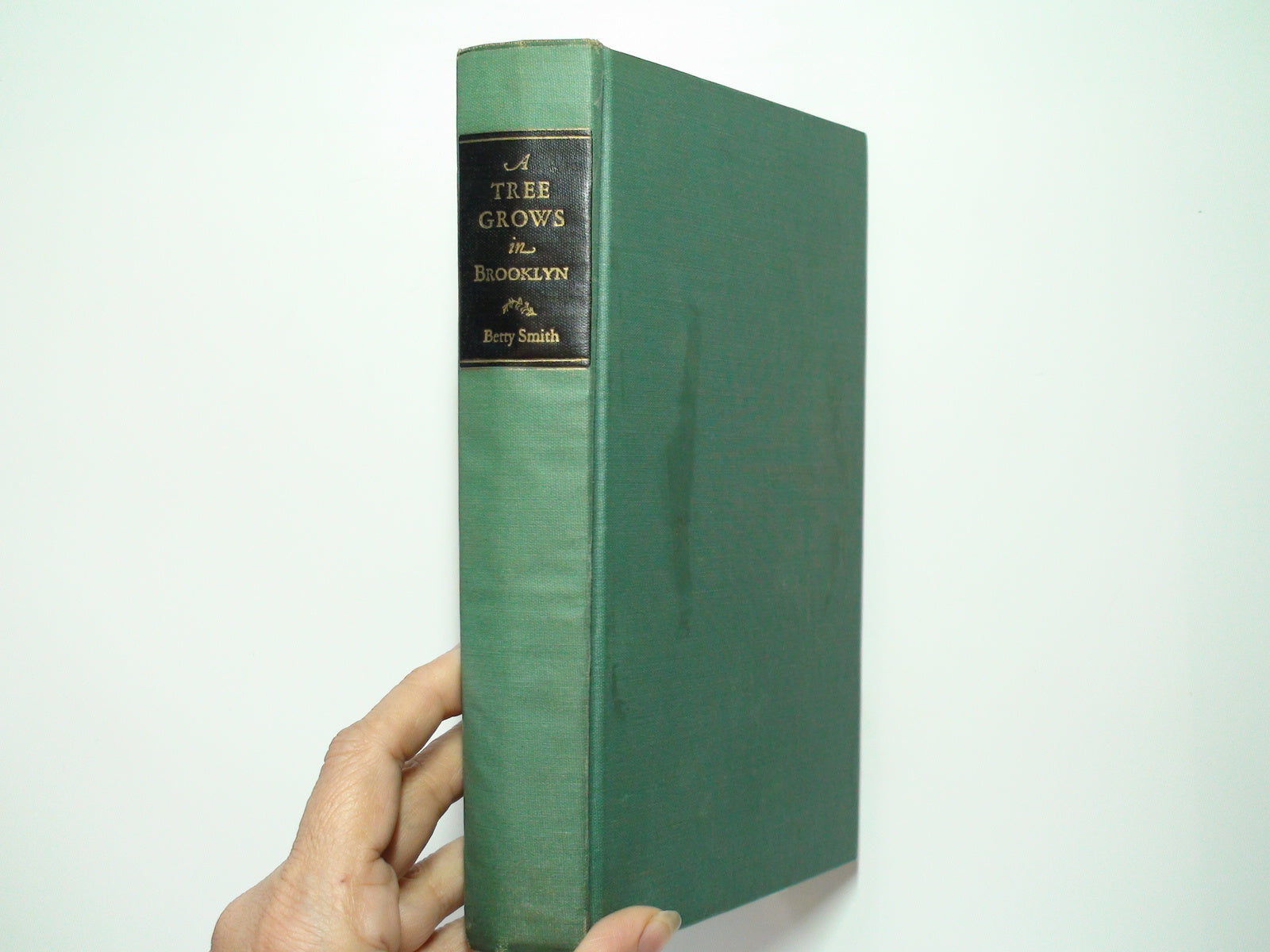 A Tree Grows In Brooklyn, by Betty Smith, No D/J, Vintage Novel, 1943